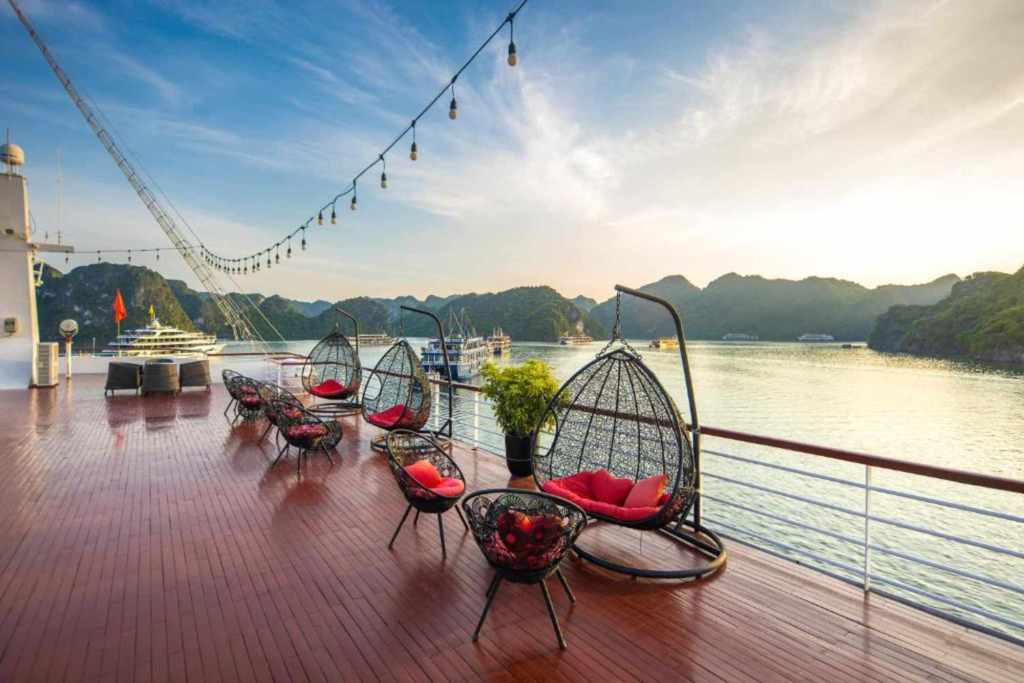 View săn hoàng hôn cực đỉnh trên du thuyền Aqua