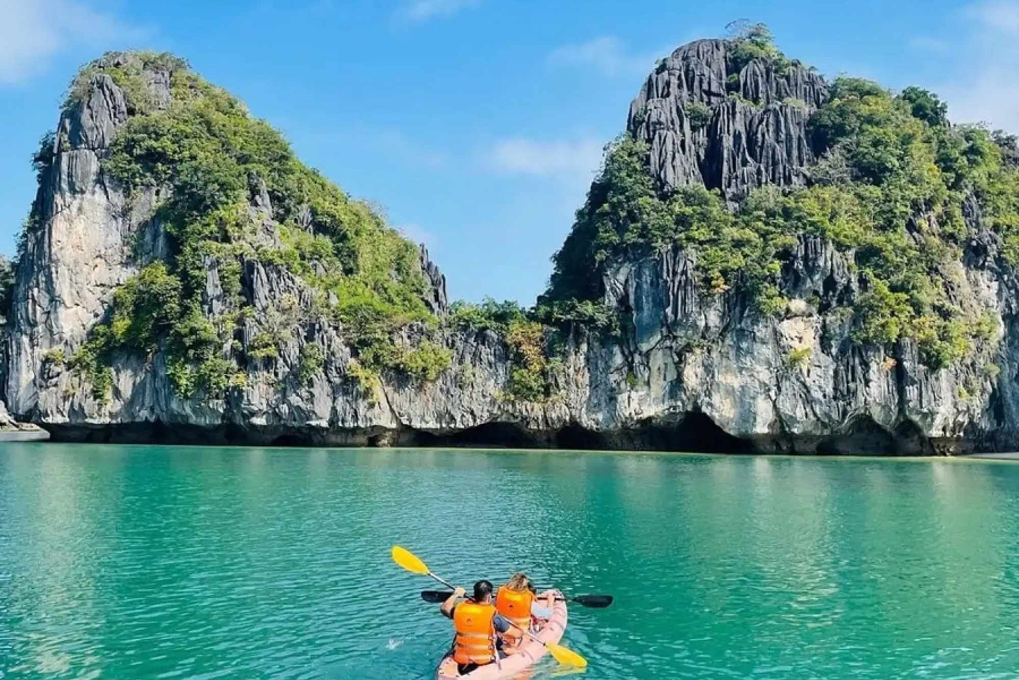 Không gian yên tĩnh tại vịnh Lan Hạ