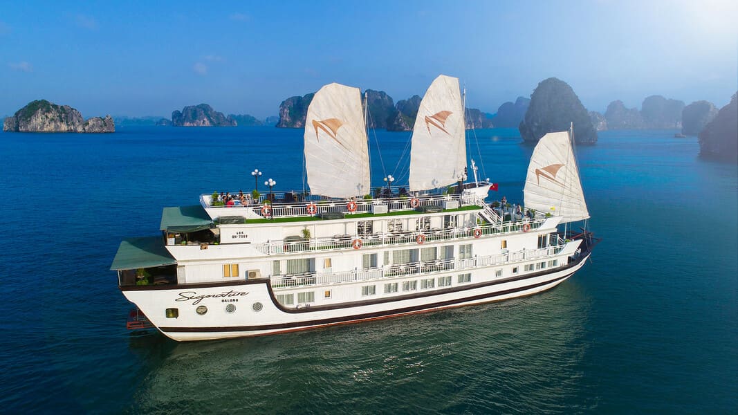 Du thuyền Athena Signature nổi bật với thiết kế 4 tầng hiện đại