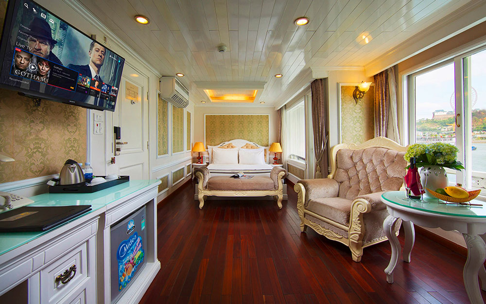 Senior Suite rộng 28m2, bố trí 1 giường đôi cho 2 khách