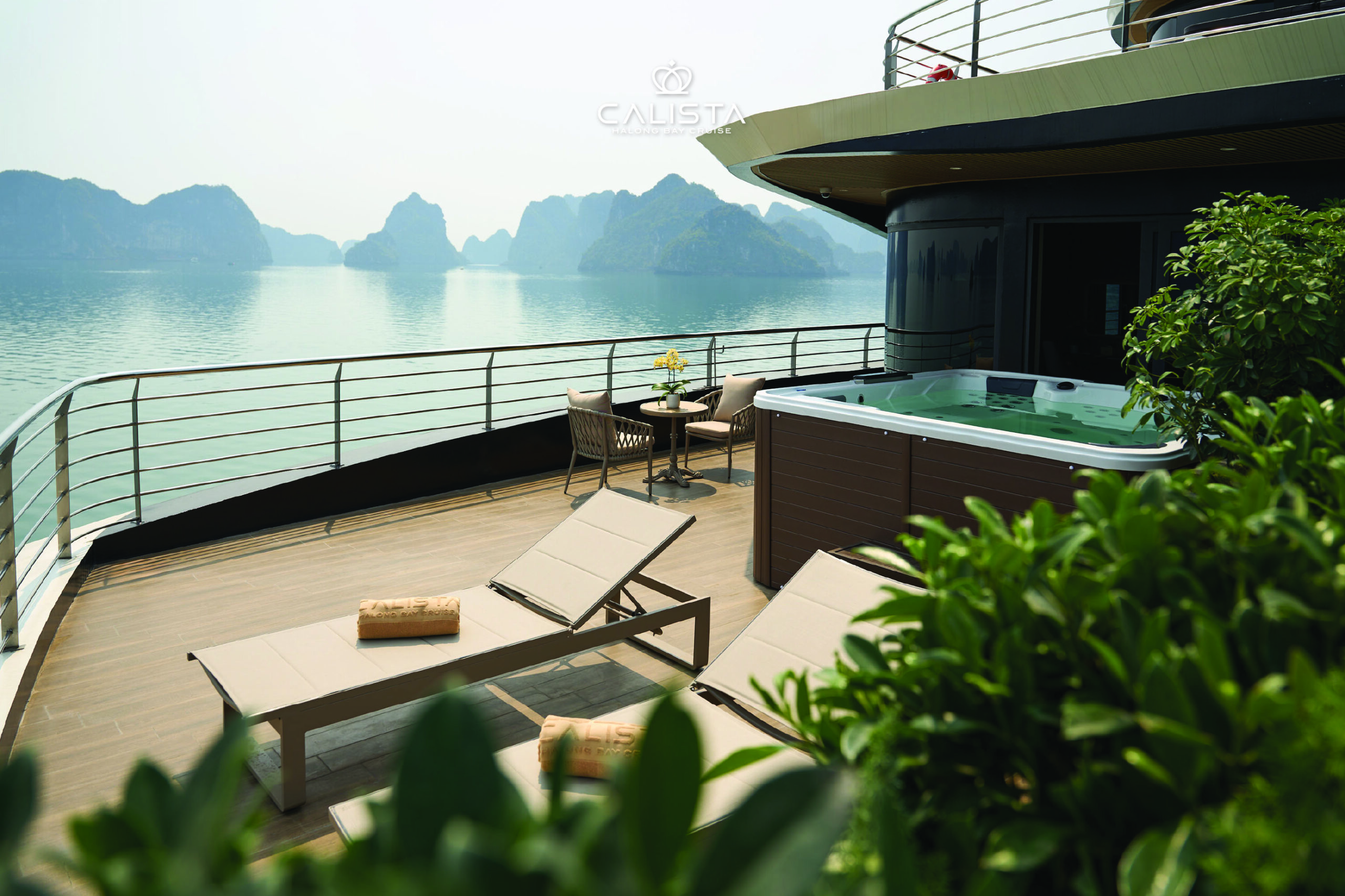 Calista Majesty rộng rãi với ban công và jacuzzi riêng