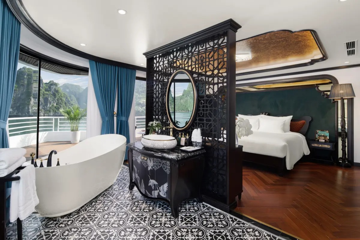 Du thuyền Catherine mang đến trải nghiệm nghỉ dưỡng sang trọng, hành trình vịnh biển đẳng cấp, không gian tinh tế và dịch vụ chuẩn 6 sao.Du thuyền Catherine mang đến trải nghiệm nghỉ dưỡng sang trọng, hành trình vịnh biển đẳng cấp, không gian tinh tế và dịch vụ chuẩn 6 sao.