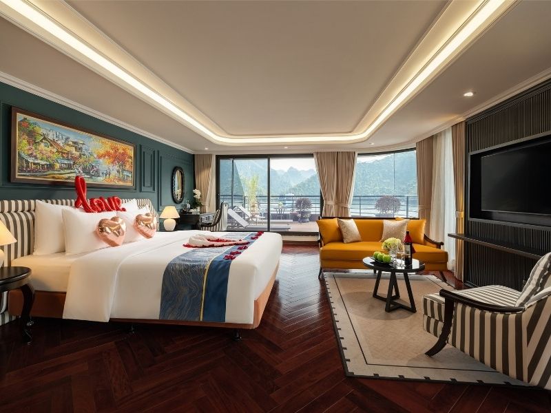 Hạ Long Suite gây ấn tượng với không gian rộng, sân hiên riêng và khu phòng tắm cao cấp. 