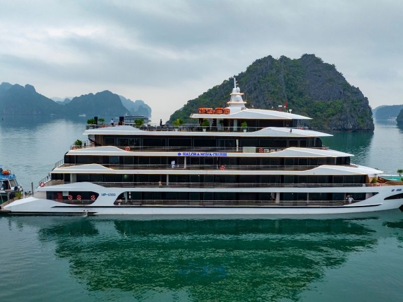 Du thuyền Halora Nova với thiết kế ấn tượng