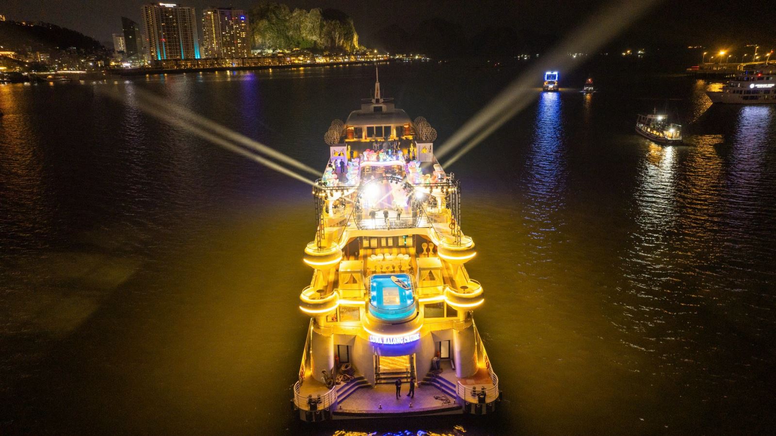 Tour ăn tối trên Luna Cruise mang đến trải nghiệm ẩm thực đẳng cấp