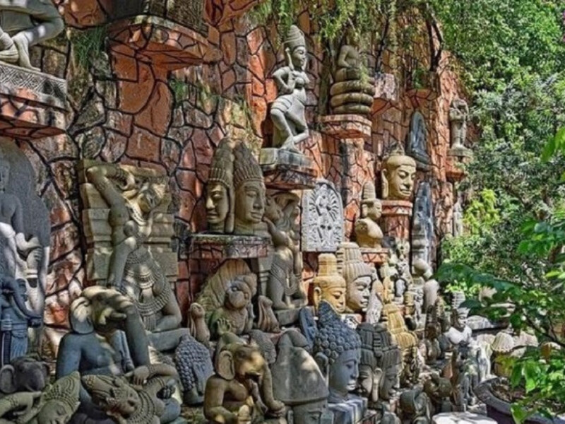 Hàng trăm bức tượng Chăm pa với đủ kiểu dáng, hình thù được điêu khắc tinh tế
