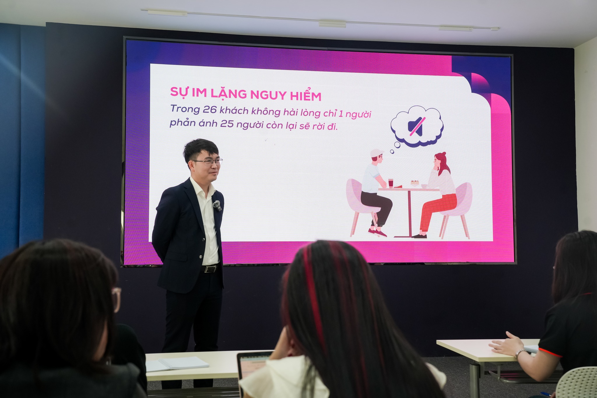 Đào tạo nội bộ “Tư duy dịch vụ hướng về khách hàng” - Nâng cao trải nghiệm thảnh thơi cho khách hàng