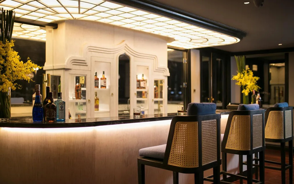Thiết kế khép kín như một night club thu nhỏ, trang bị hệ thống màn hình LED