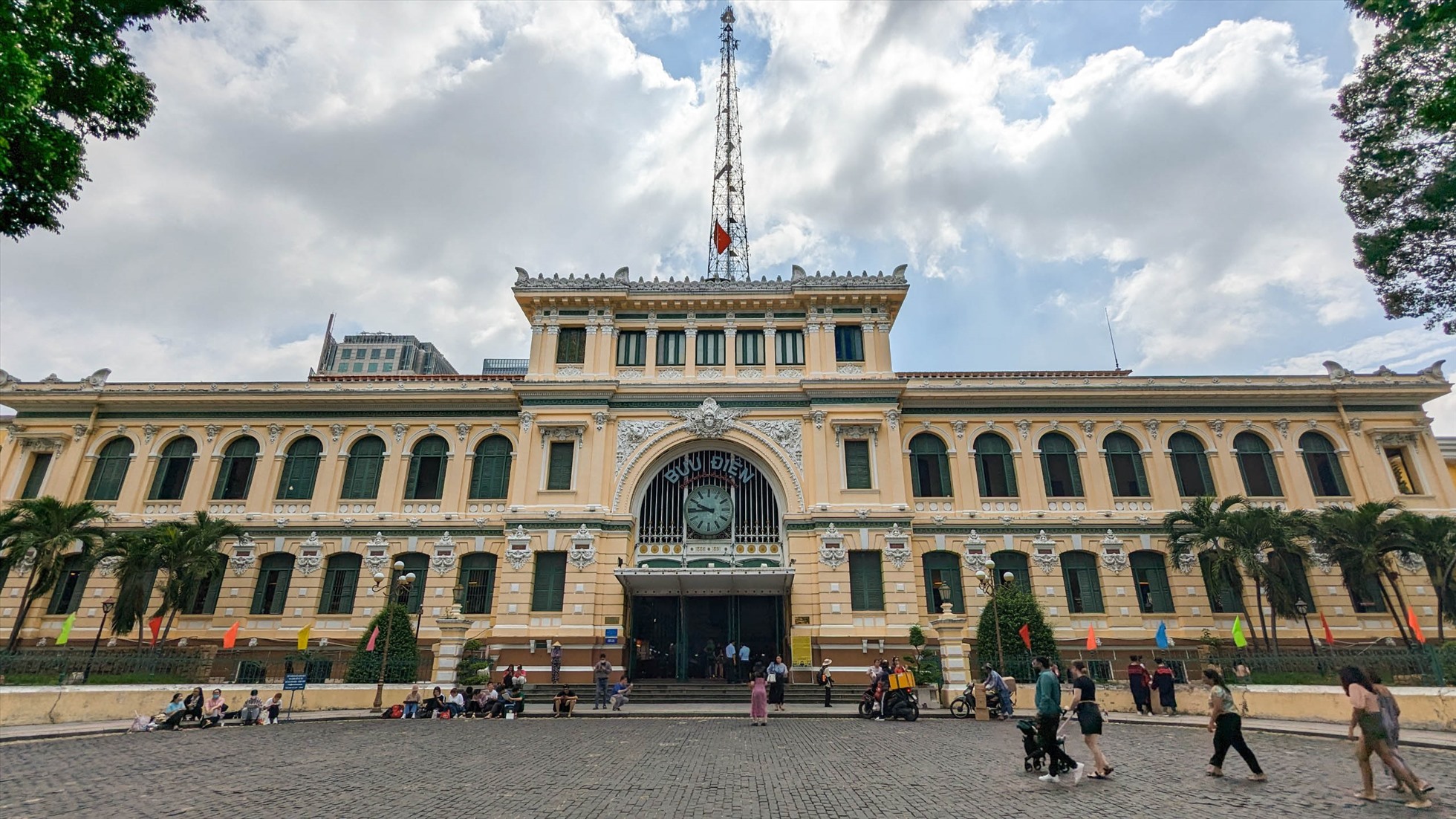 Bưu điện trung tâm là công trình mang tính biểu tượng của Sài thành