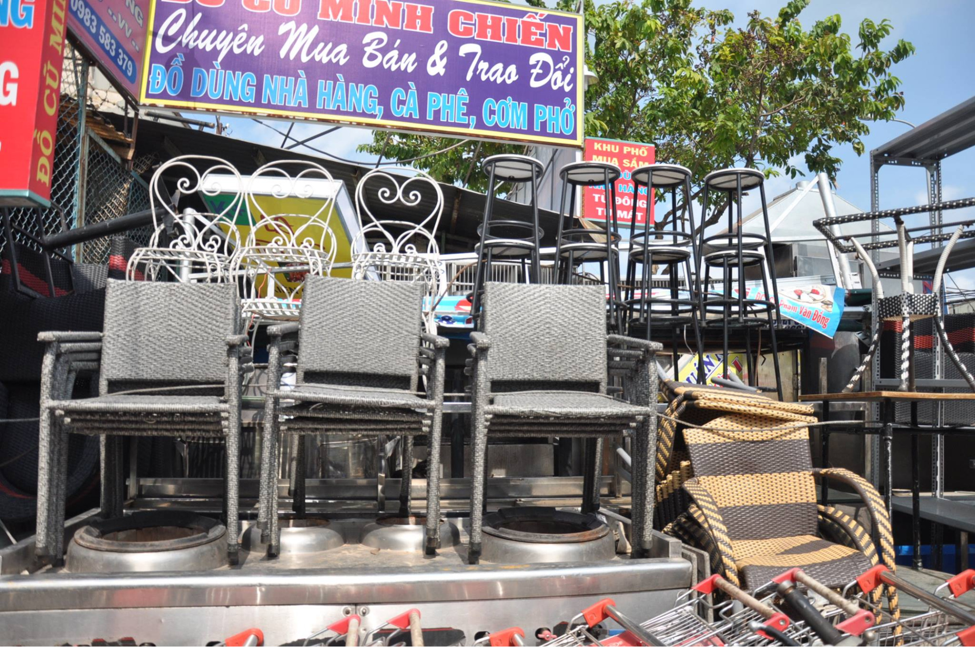 Kho thanh lý bàn ghế thiết bị nhà hàng quán ăn Minh Chiến