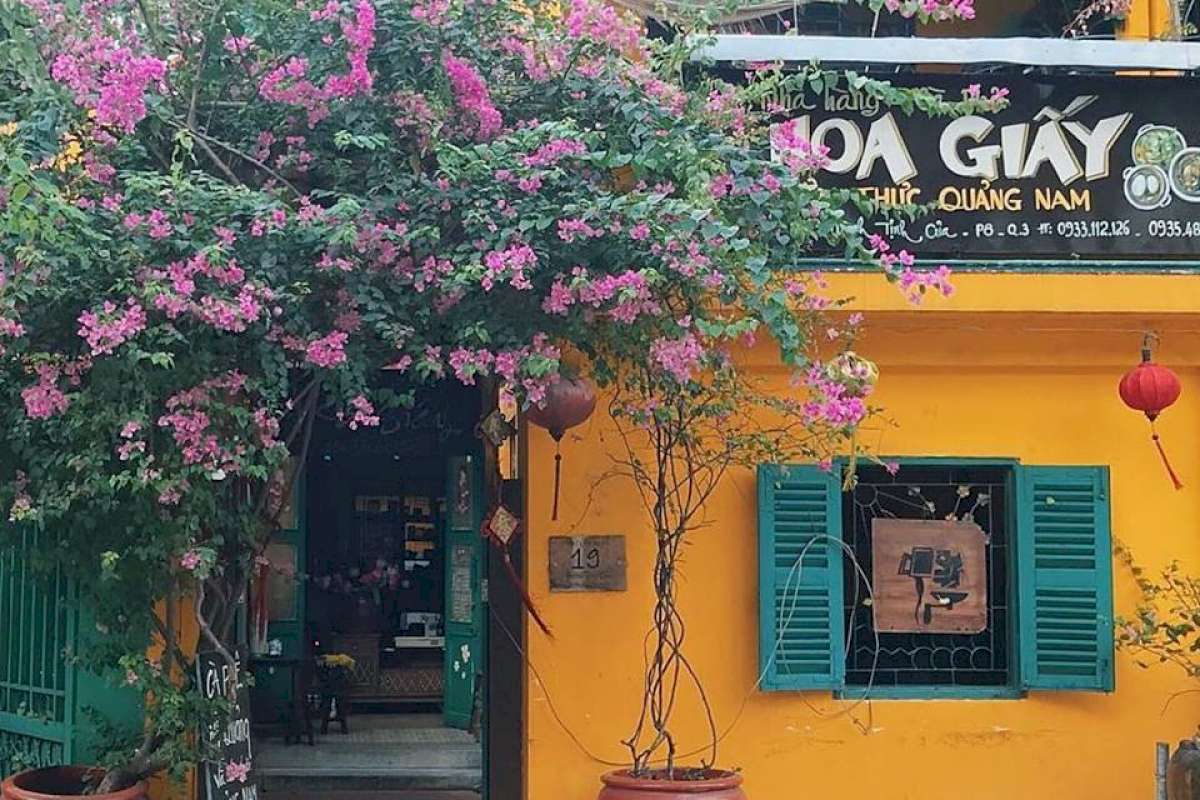 Một góc xinh xắn tại tiệm Hoa Giấy