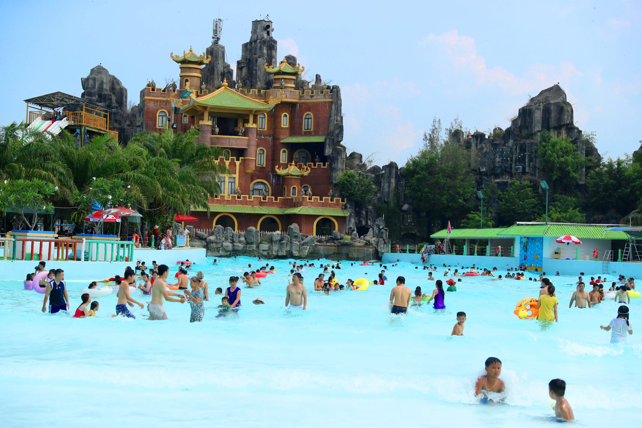 Biển nhân tạo Đại Nam trải nghiệm sóng biển giữa đất liền