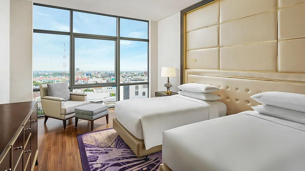 Phòng khách sạn Sheraton Cần Thơ với view nhìn toàn cảnh thành phố