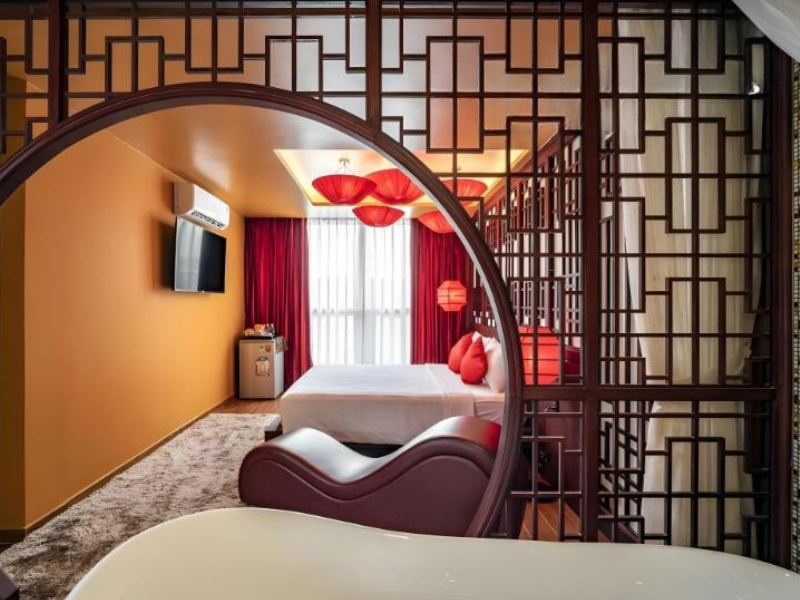 Me Gustas Hotel với không gian mờ ảo, thiết kế độc lạ và các phòng theo chủ đề lãng mạn dành cho cặp đôi.
