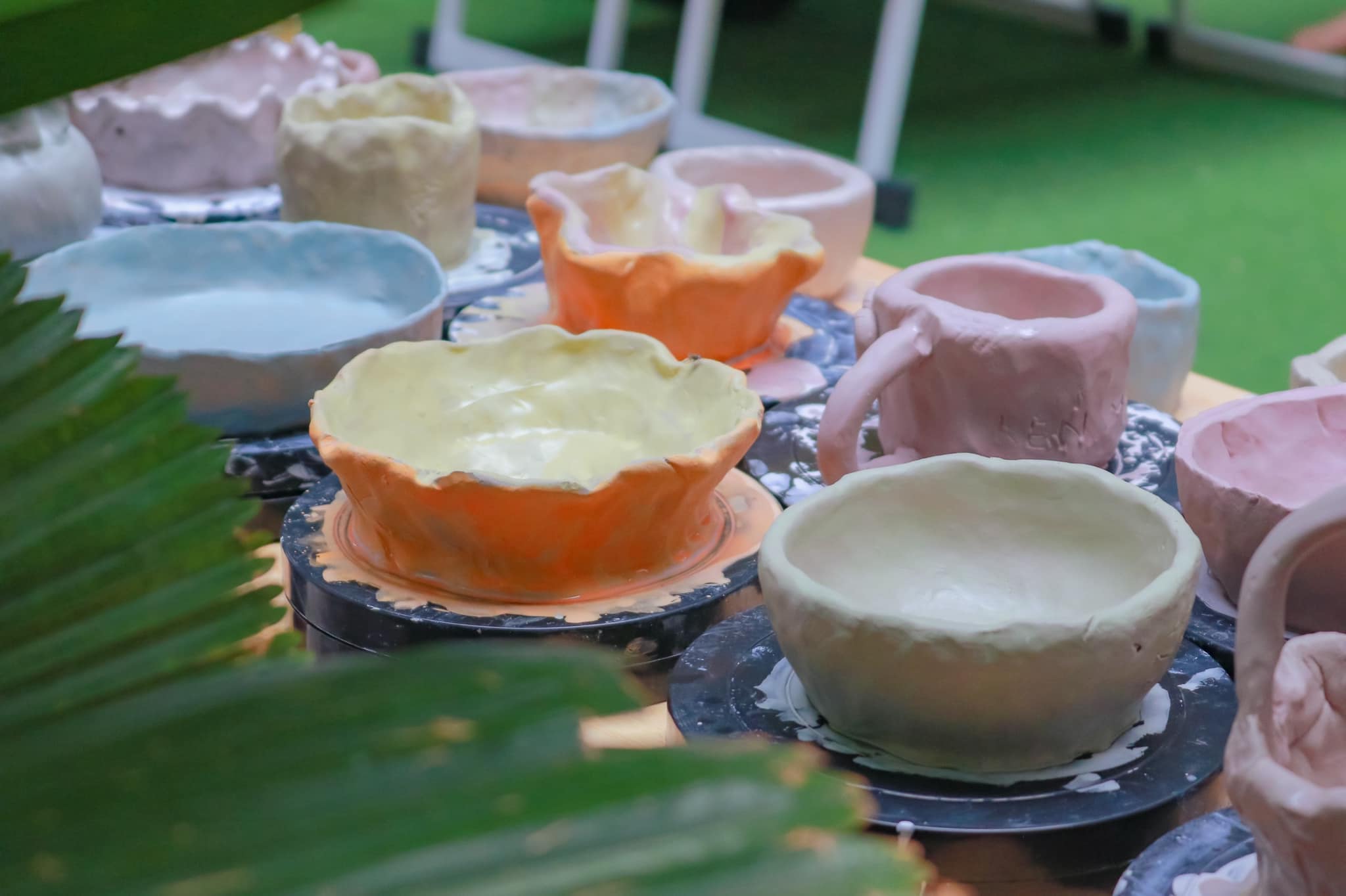 Thành phẩm gốm thủ công được hoàn thiện tại workshop