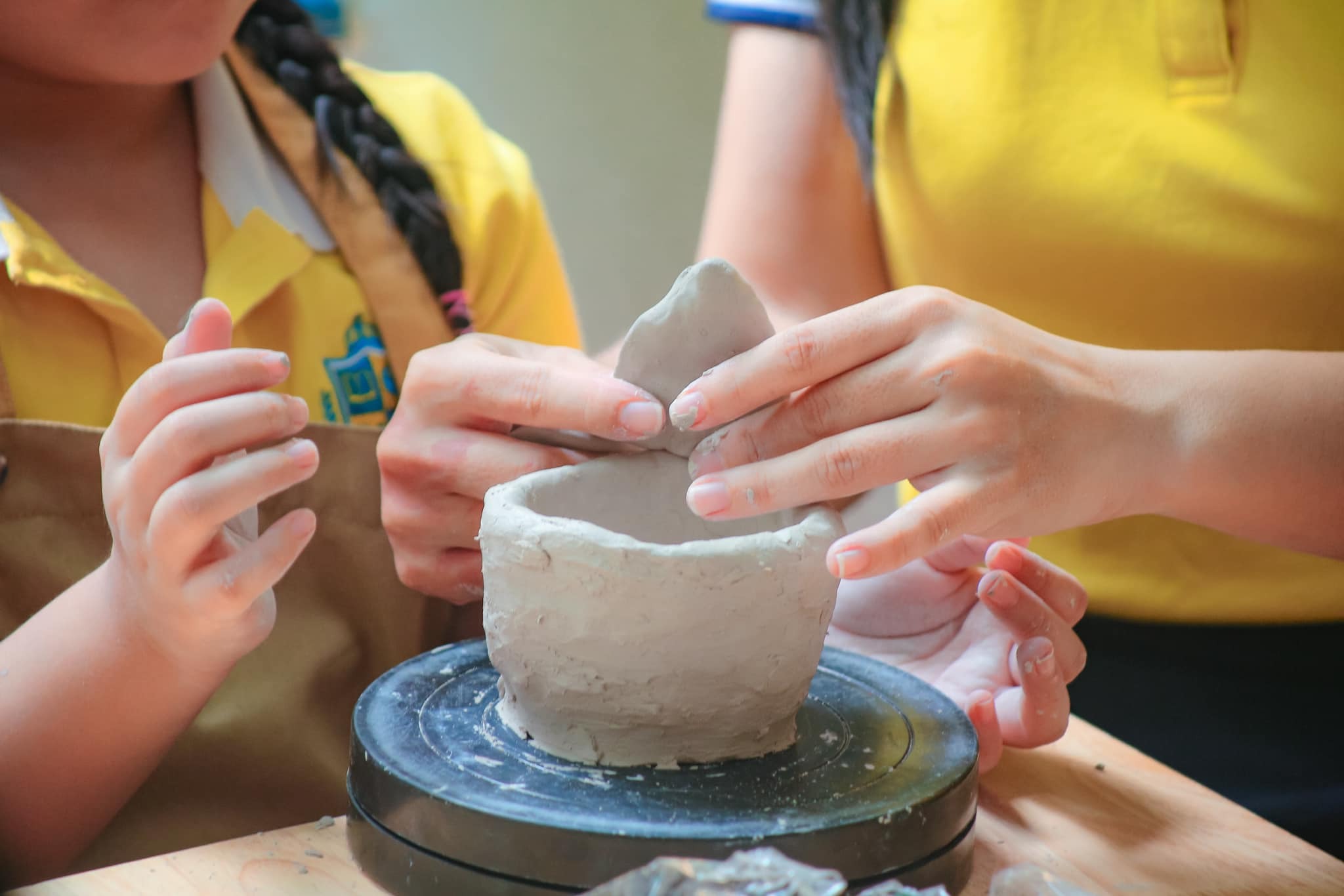 Trải nghiệm làm gốm trên bàn xoay tại Spin And Gogh