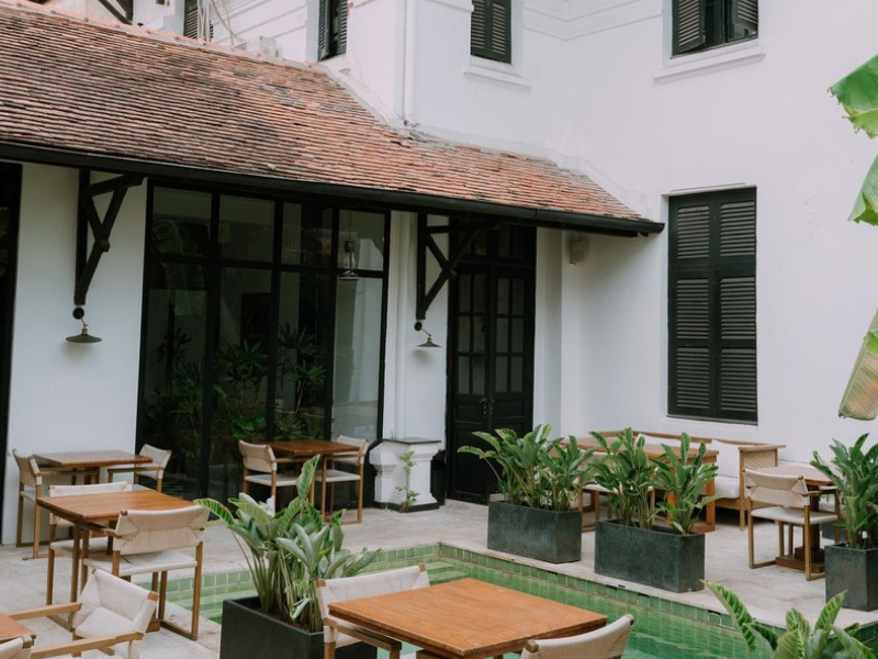 Không gian quán rộng rãi, nhiều khu vực và phòng riêng tư cho khách