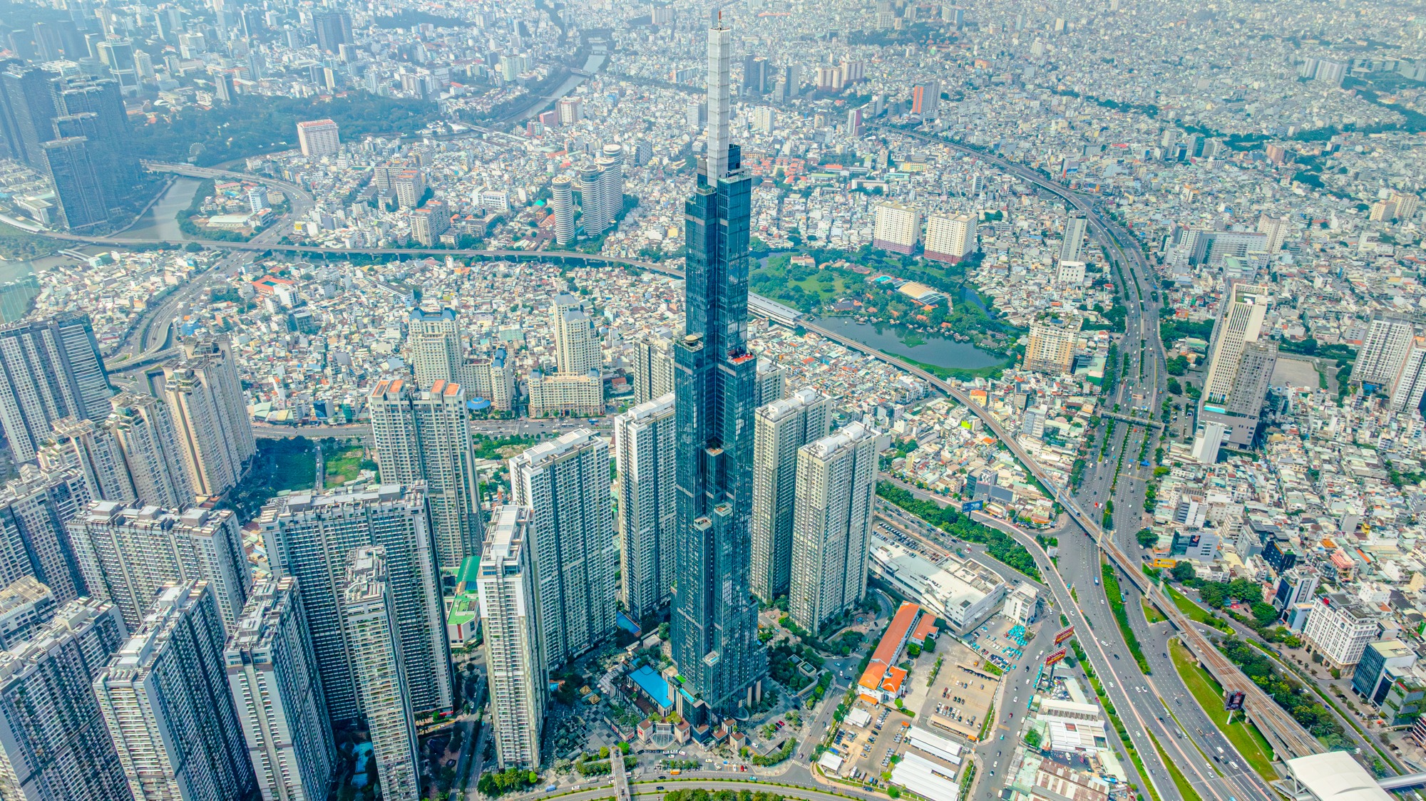 Landmark 2 nằm trong quần thể Vinhomes Central Park