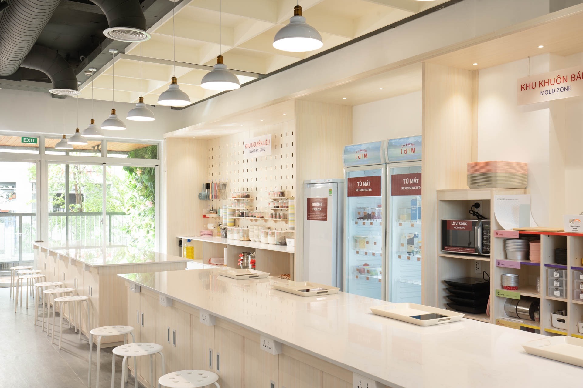 Không gian bếp bánh DIY rộng rãi tại IdiM HCM