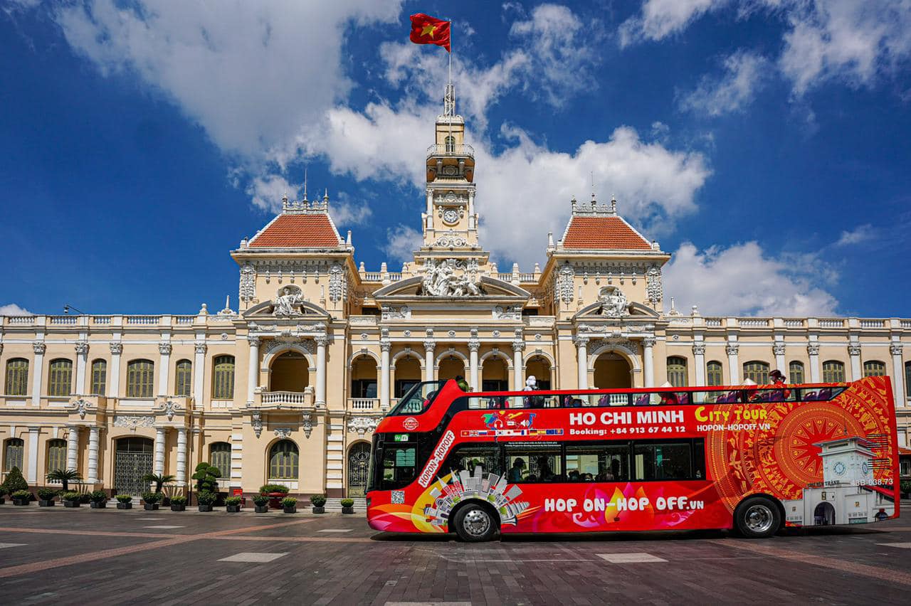 Tour xe bus 2 tầng trung tâm Sài Gòn có tần suất 30 phút/chuyến