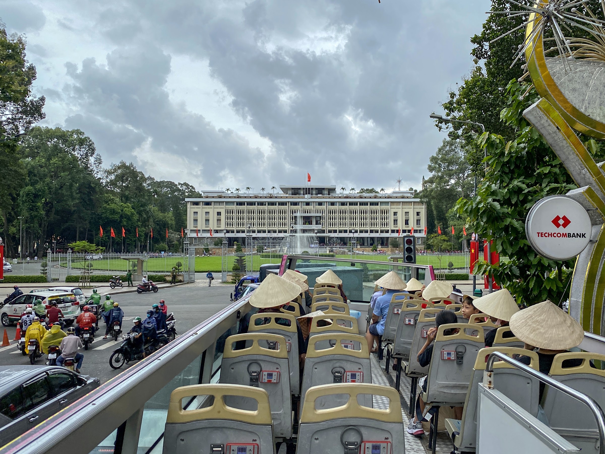 Du khách được thỏa sức ngắm nhìn phố phường từ góc quay 360 độ