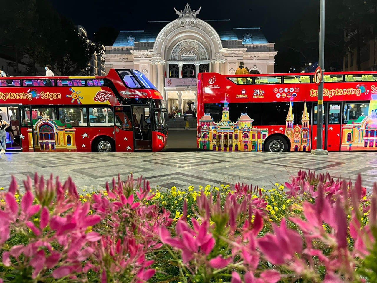 Du khách có thể linh hoạt lên xuống để khám phá điểm đến yêu thích