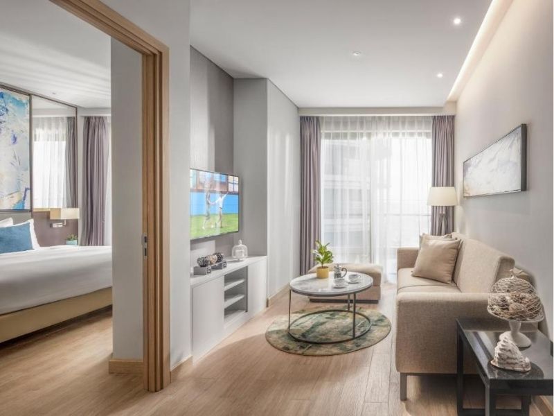 Căn hộ 1 Bedroom Executive với phòng khách và phòng ngủ tách biệt tiện nghi.
