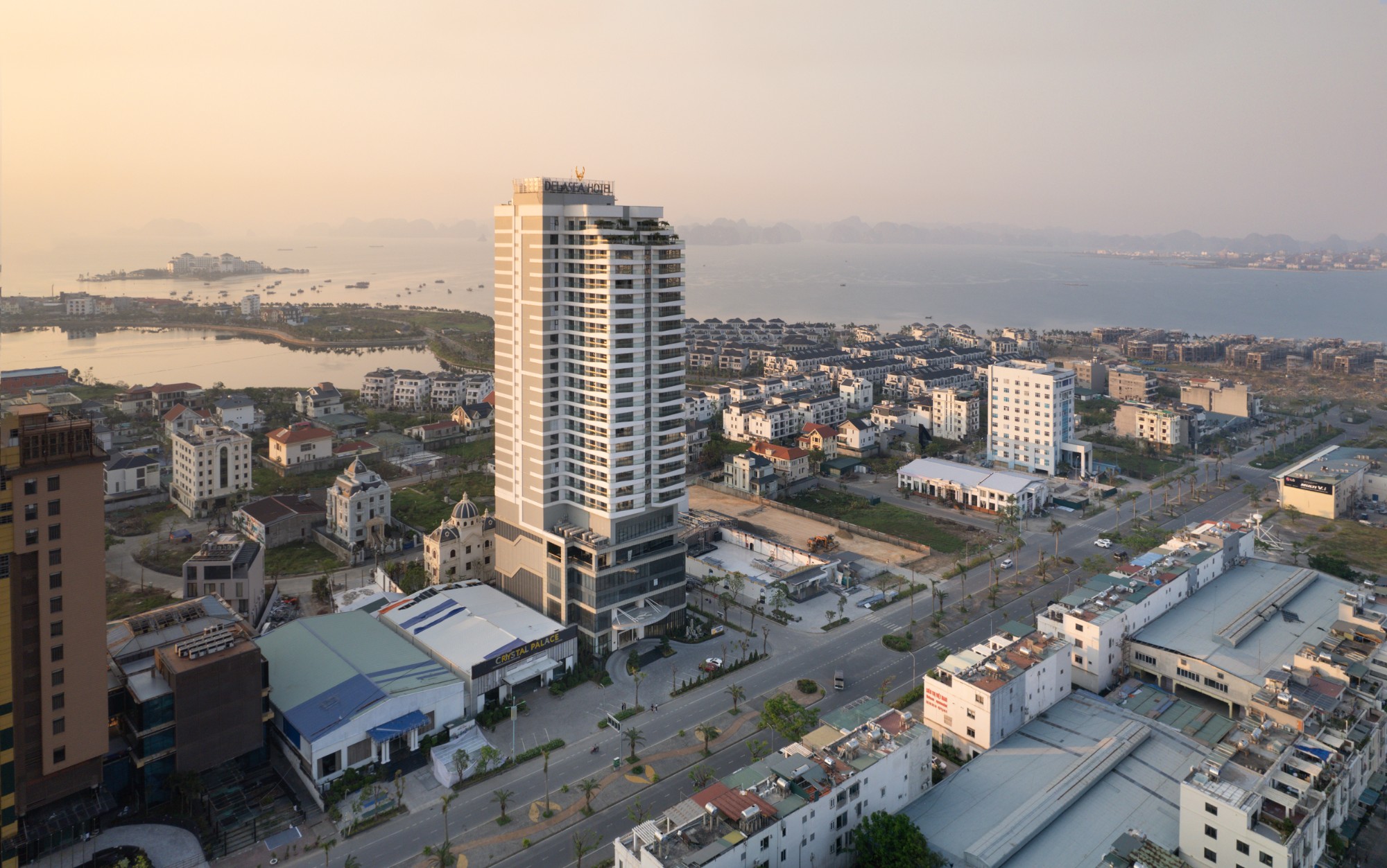 Vị trí Delasea Hạ Long Hotel tại khu Bãi Cháy