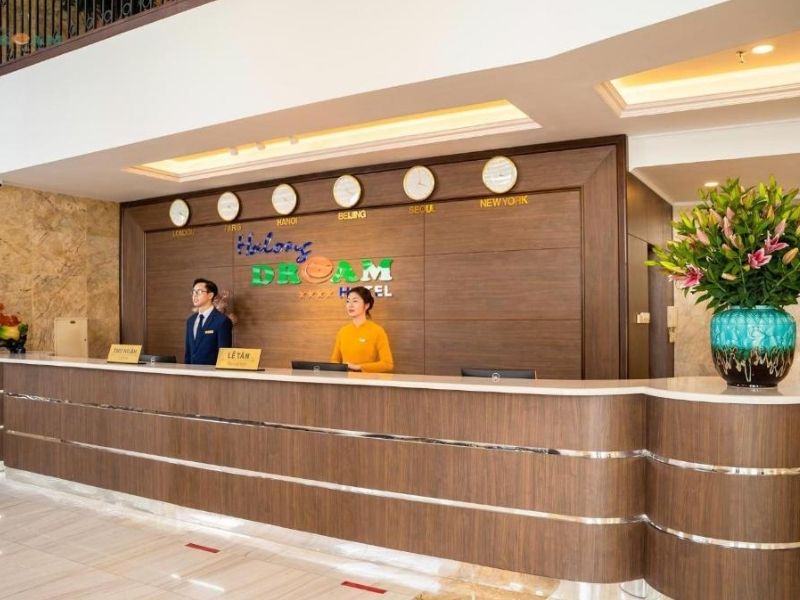 Khách sạn Dream Hạ Long với thiết kế hiện đại, không gian thoáng đãng và phòng nghỉ tiện nghi, mang lại cảm giác thoải mái cho du khách.