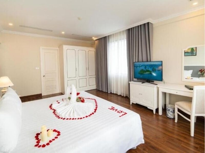 Executive Suite rộng rãi với không gian mở, nội thất cao cấp và tầm nhìn toàn cảnh biển tuyệt đẹp.