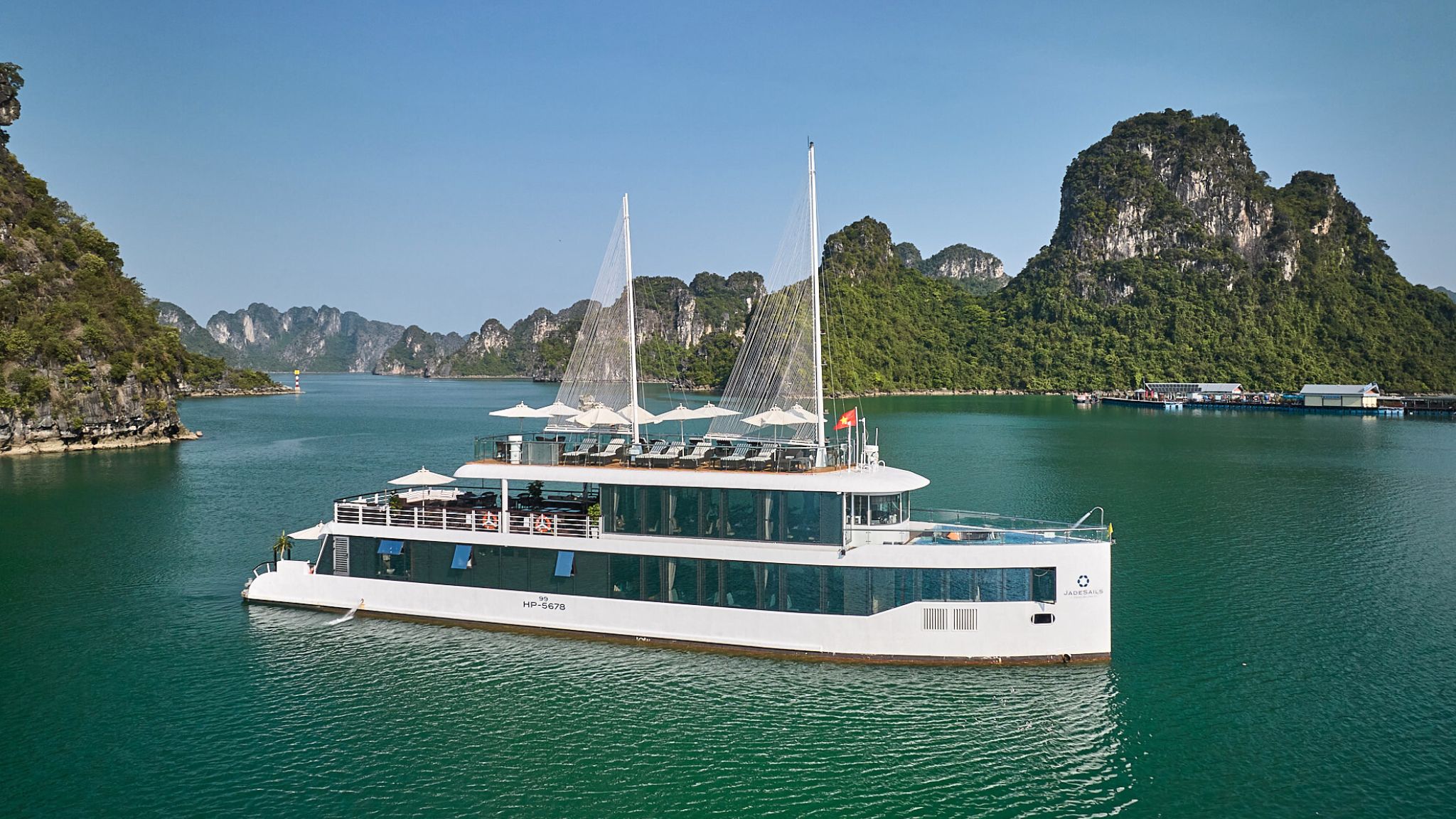 Tận hưởng cuối tuần trên du thuyền Lan Hạ
