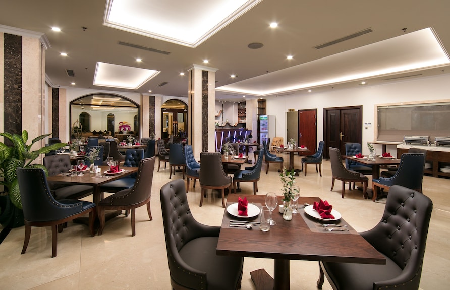 Nhà hàng và café tại Halios Hotel