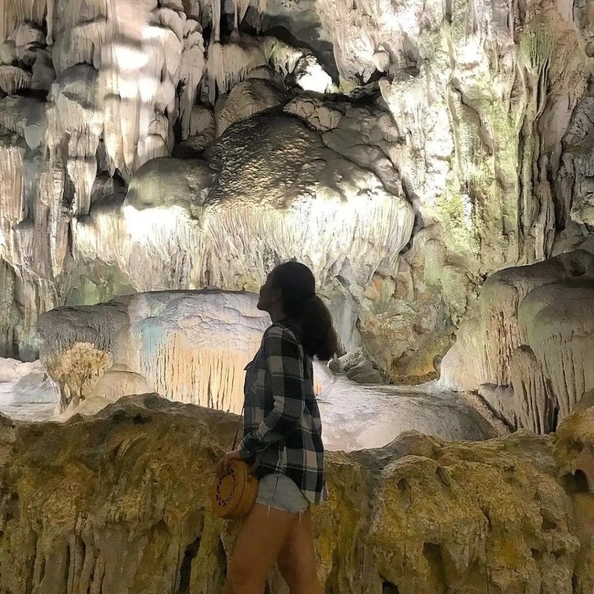 du khách checkin hang đầu gỗ