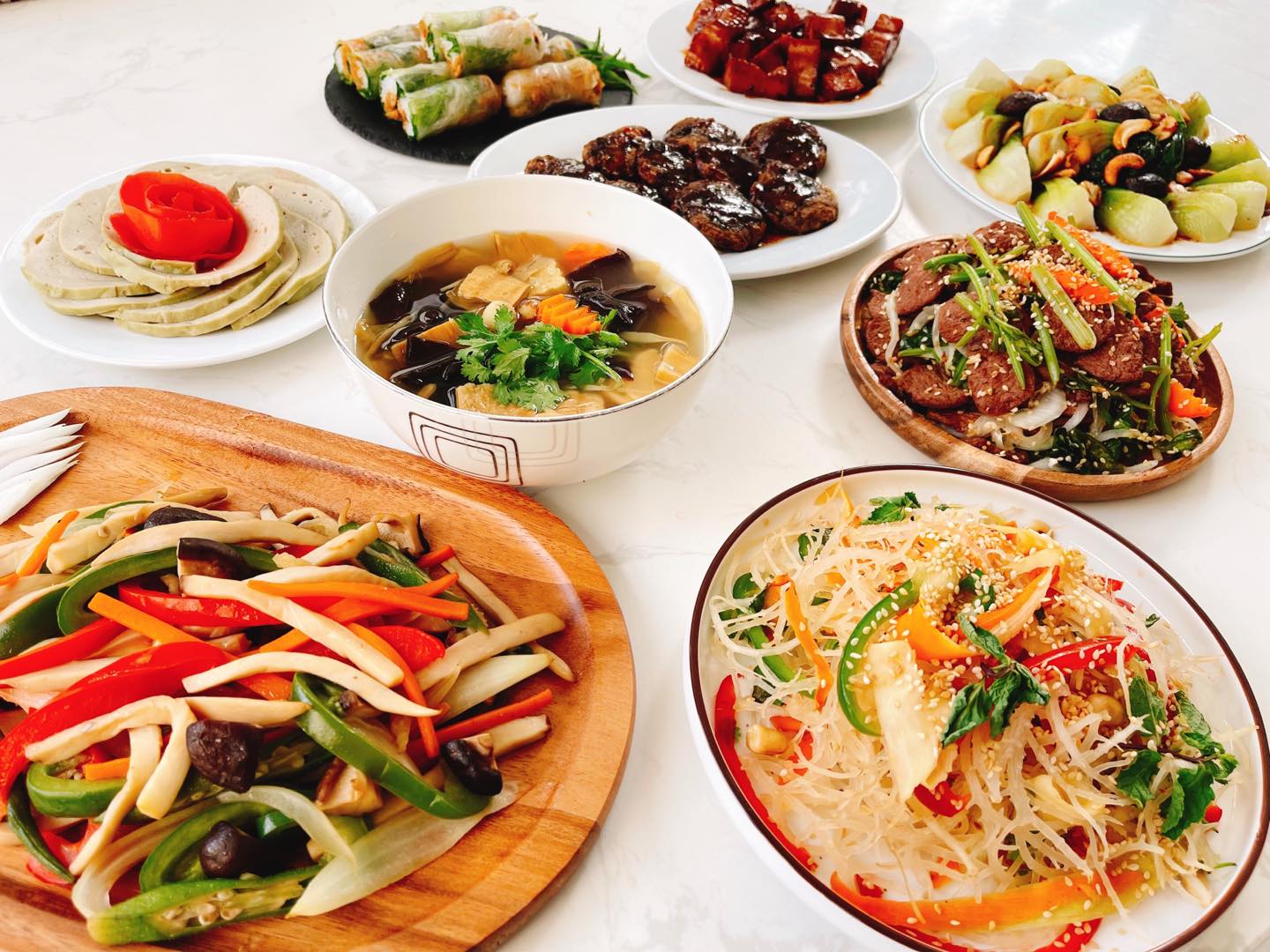 Các món ăn quán phục vụ được chế biến và trang trí tỉ mỉ