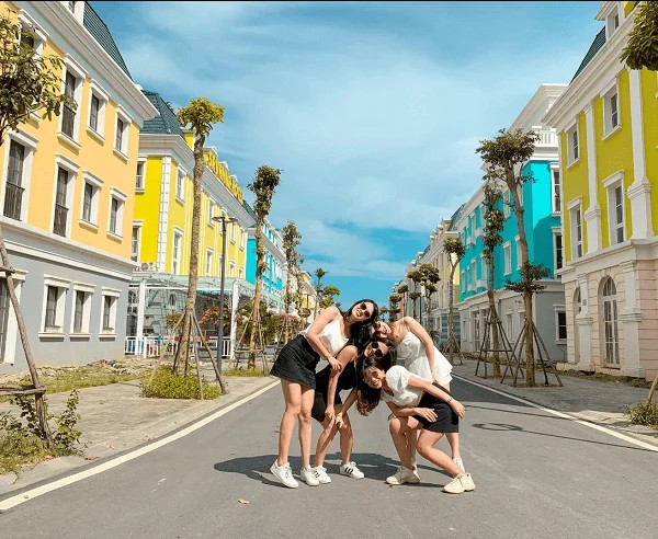 Góc check in “chất lừ” ngay tại phố cổ Hạ Long