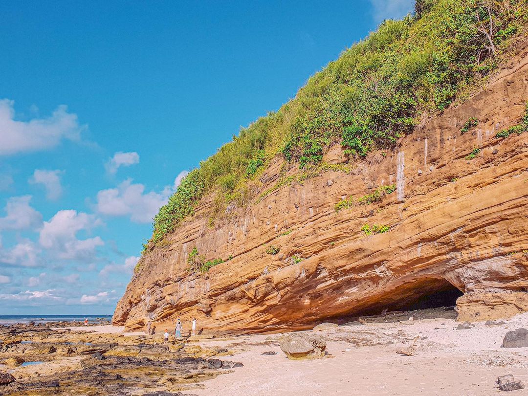 Hang Câu Lý Sơn - thắng cảnh hoang sơ triệu năm đẹp sững sờ