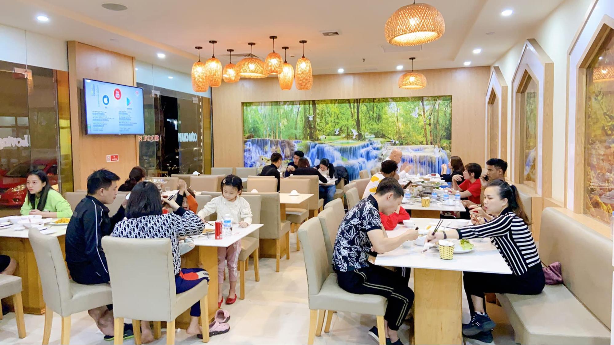 Không gian gần gũi đơn giản tại Loving Hut