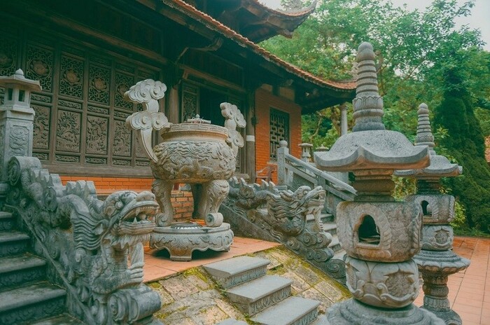 Chùa Lôi Âm là điểm đến tâm linh hấp dẫn của vùng đất mỏ Quảng Ninh