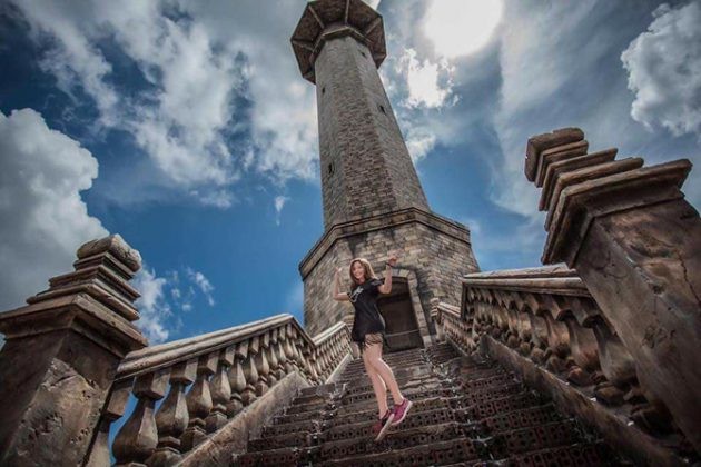 Du khách check in cực đẹp tại Hải đăng Bãi Cháy