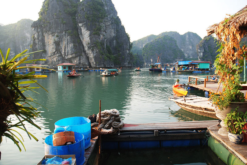 Khung cảnh bình dị tại làng chài nổi Vung Viêng