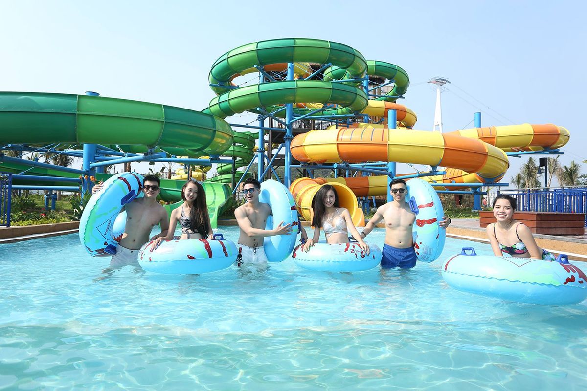 Thời gian nắng đẹp để vui chơi tại công viên nước Typhoon Water Park