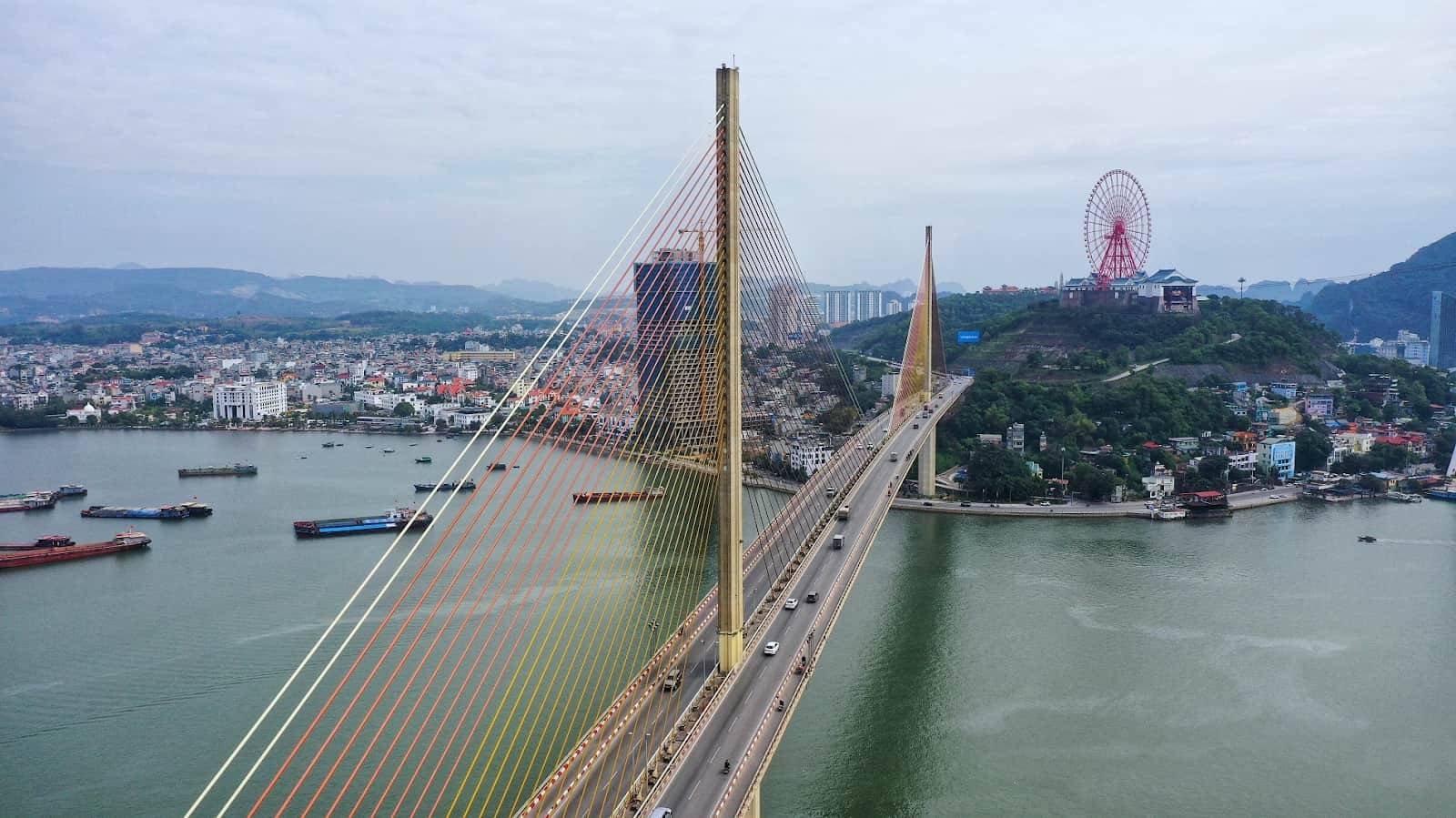 Cầu Bãi Cháy là biểu tượng kiêu hãnh của Hạ Long