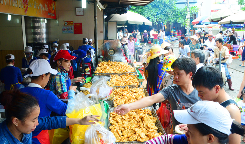 Khu chợ Hạ Long sầm uất với ẩm thực đa dạng