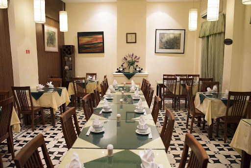 Cơm chay Nàng Tấm Yên Tử với không gian trong nhà ấm cúng