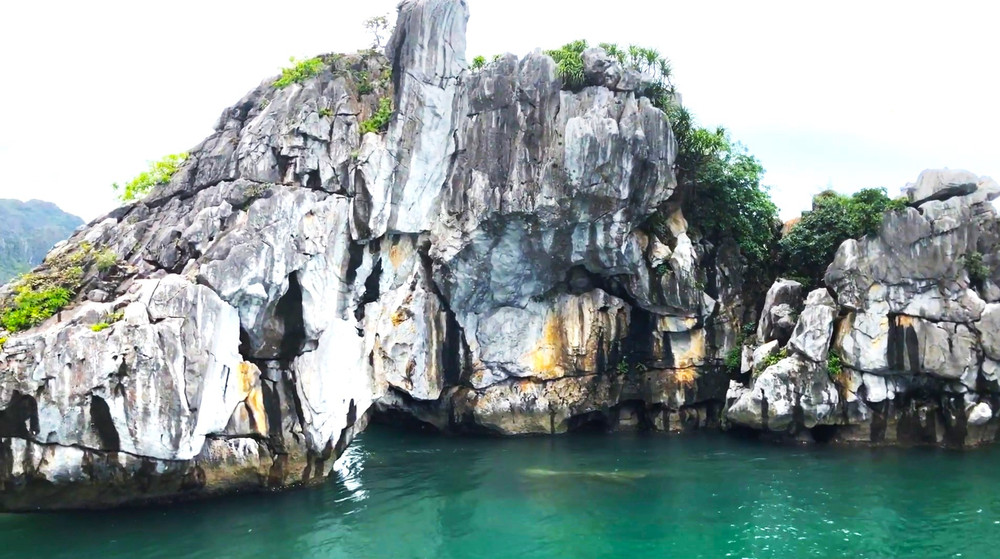 Hòn Trống Mái với đặc điểm địa chất và hình dáng đặc biệt