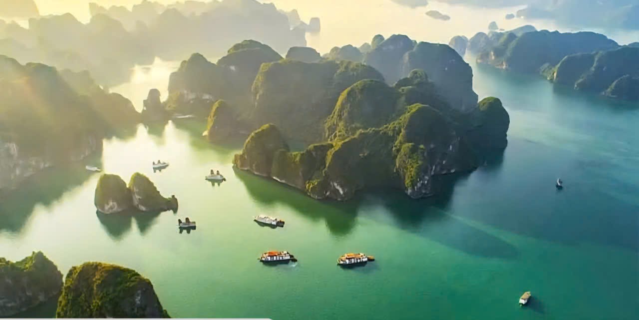 Đảo Bồ Hòn rực rỡ trong nắng sớm