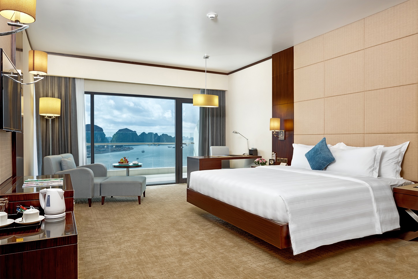 Không gian tươi sáng với thiết kế kính trong tại Wyndham