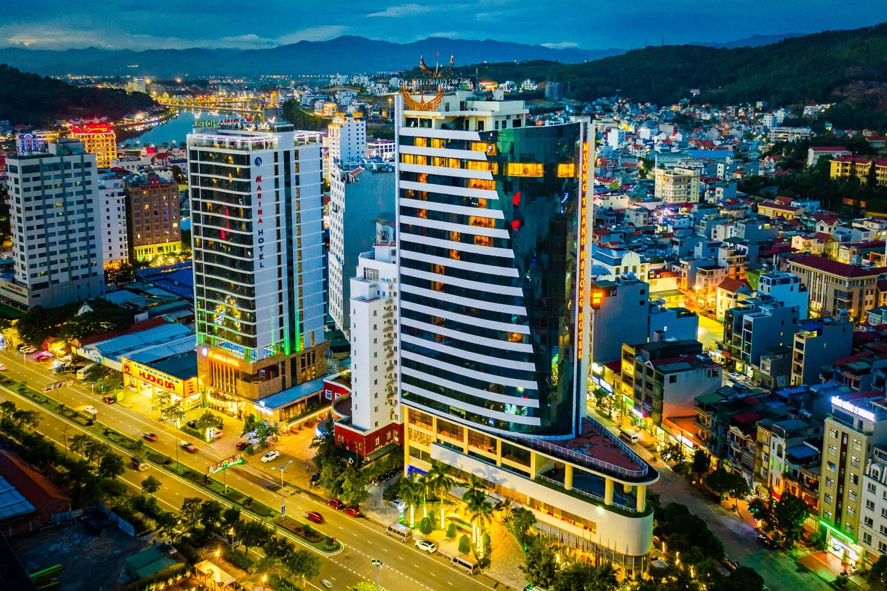 Toàn cảnh Mường Thanh Grand tại trung tâm Bãi Cháy