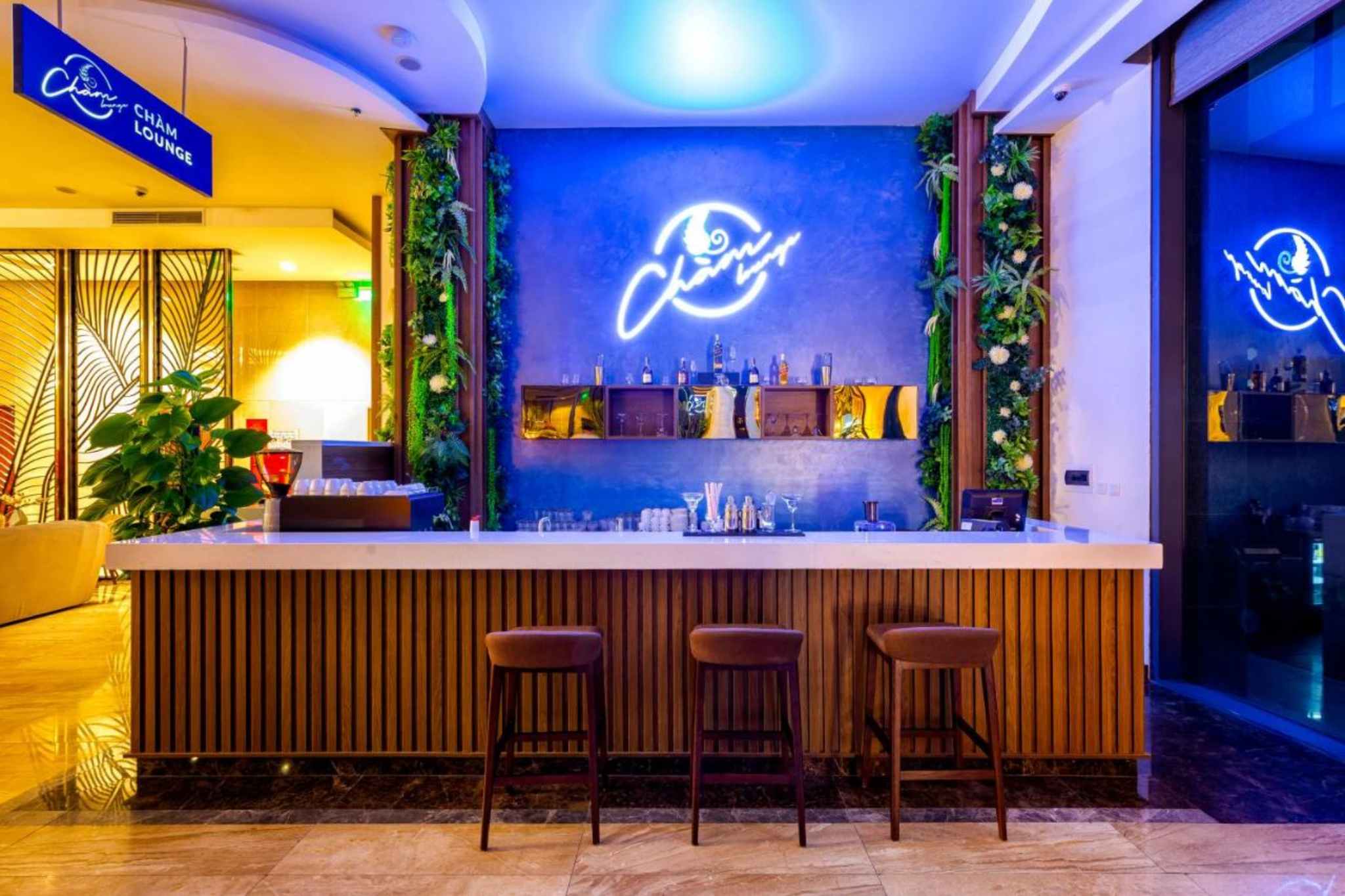 Không gian Chàm Lounge ấm cúng tại sảnh khách sạn