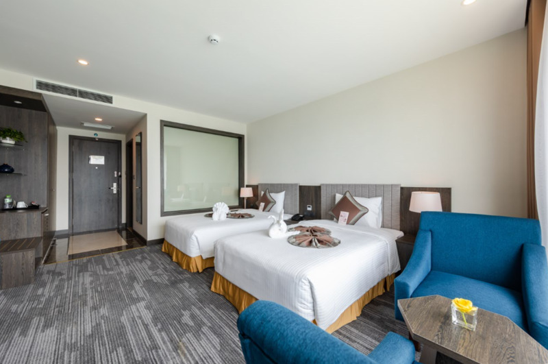 Phòng Deluxe Twin với hai giường đơn rộng rãi